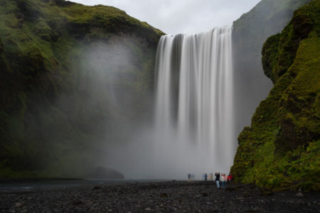 Skógafoss, jeden z najväčších a najkrajších vodopádov na Islande