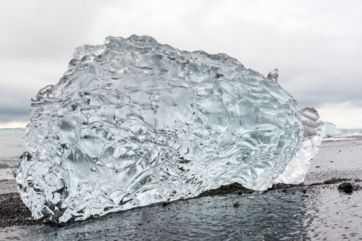 "Diamantová pláž" pri ľadovcovej zátoke Jökulsárlón