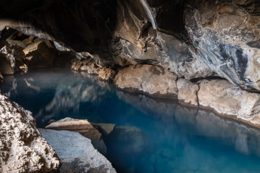 Termálny prameň v jaskyni Grótjarga